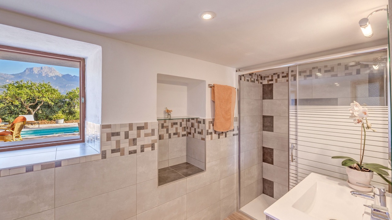 Photo of Bathroom in Soller