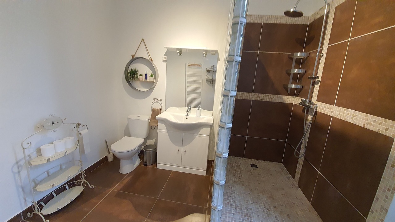 Photo of Bathroom in Bedarrides