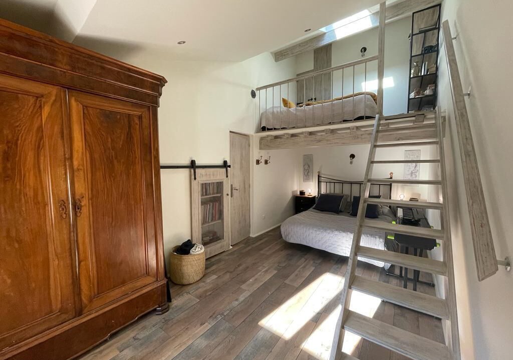 Photo of Bedroom in Maubec