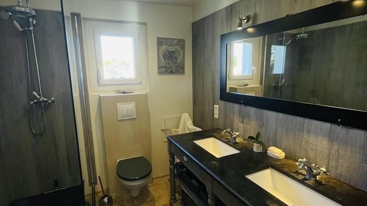 Photo of Bathroom in Maubec
