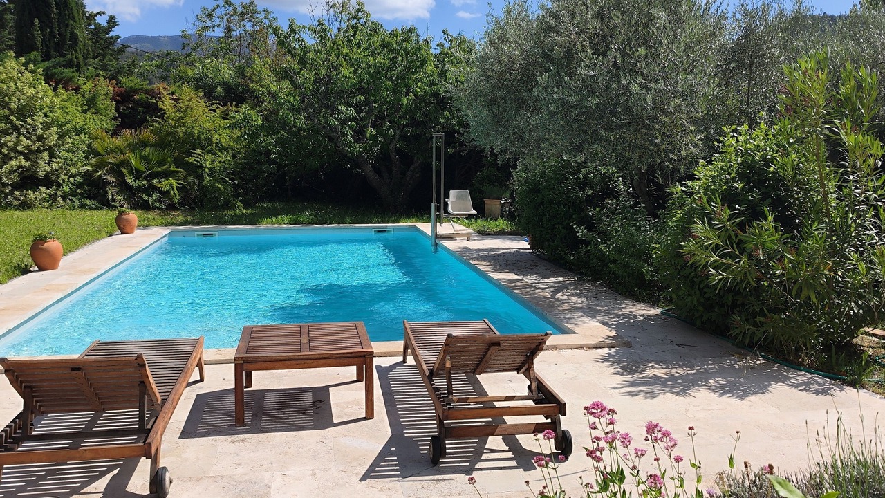 Photo of Outdoor in Auriol