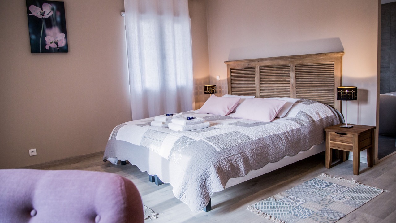 Photo of Bedroom in Noves