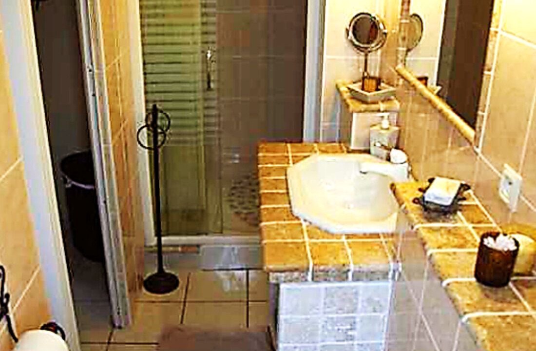 Photo of Bathroom in Arles