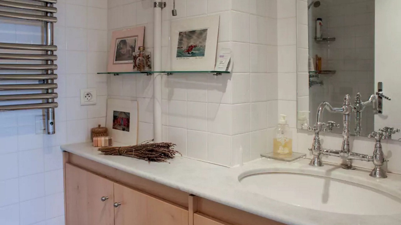 Photo of Bathroom in Couronne Urbaine