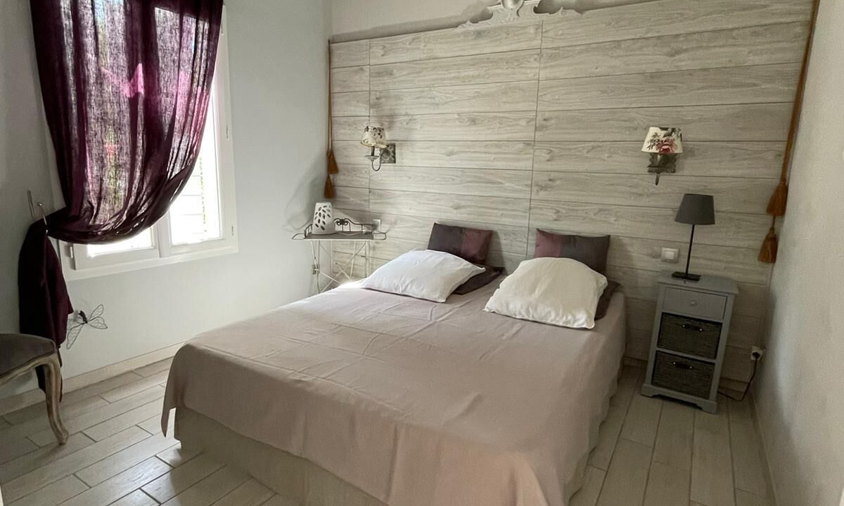 Photo of Bedroom in Maussane