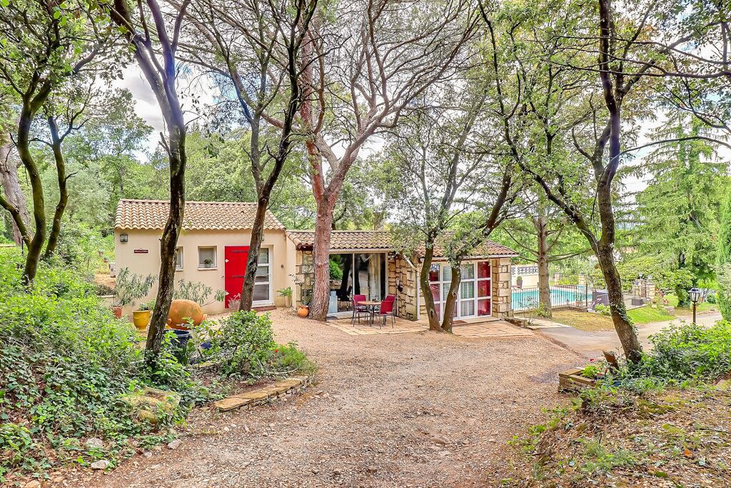 Photo of Outdoor in Comps