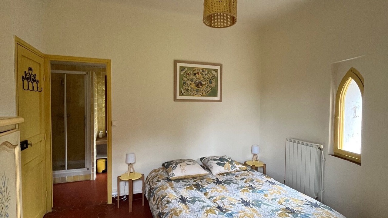 Photo of Bedroom in Mimet