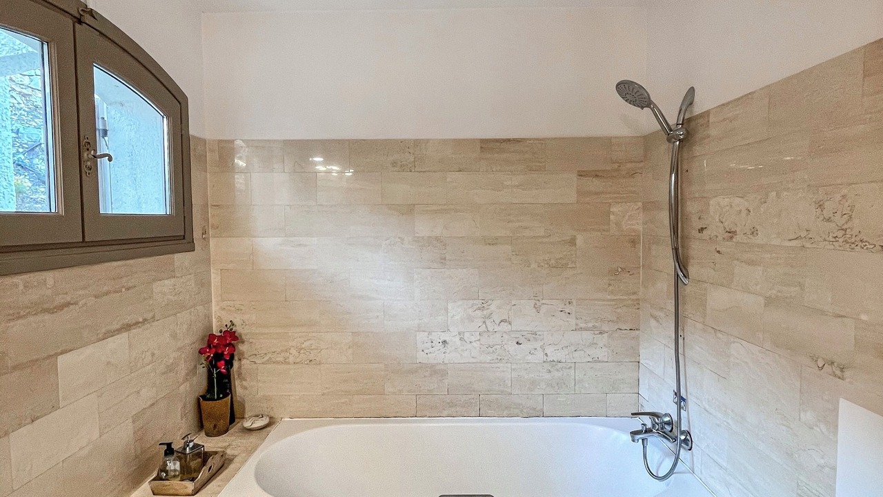 Photo of Bathroom in Velaux