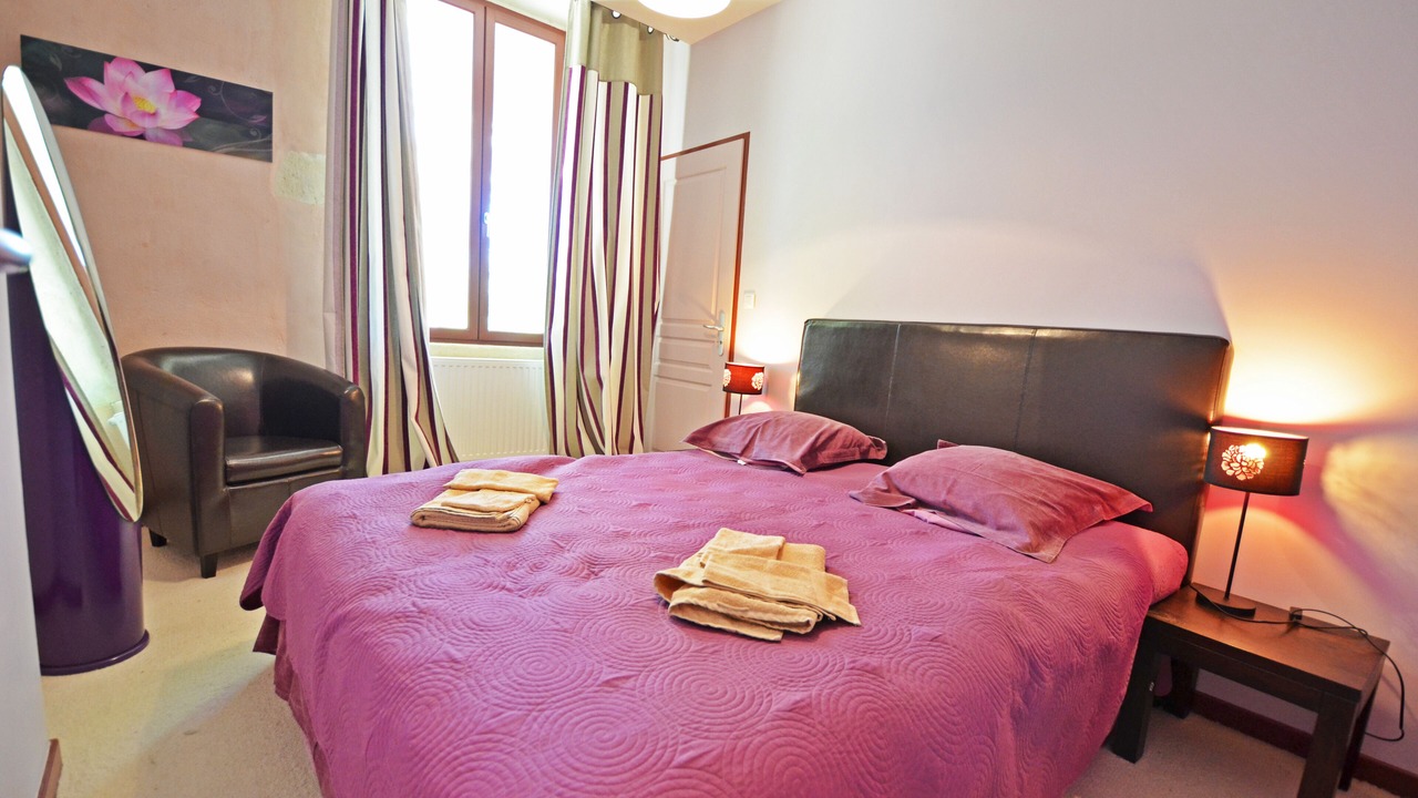 Photo of Bedroom in Lamotte-du-Rhone