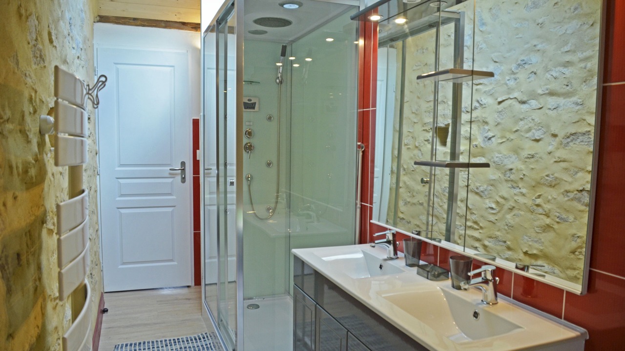 Photo of Bathroom in Lamotte-du-Rhone