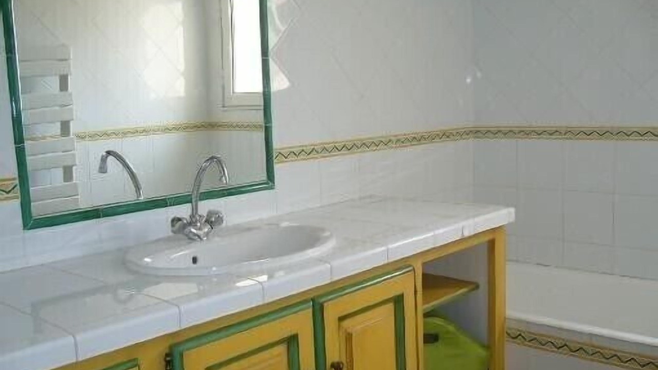 Photo of Bathroom in Roquemaure