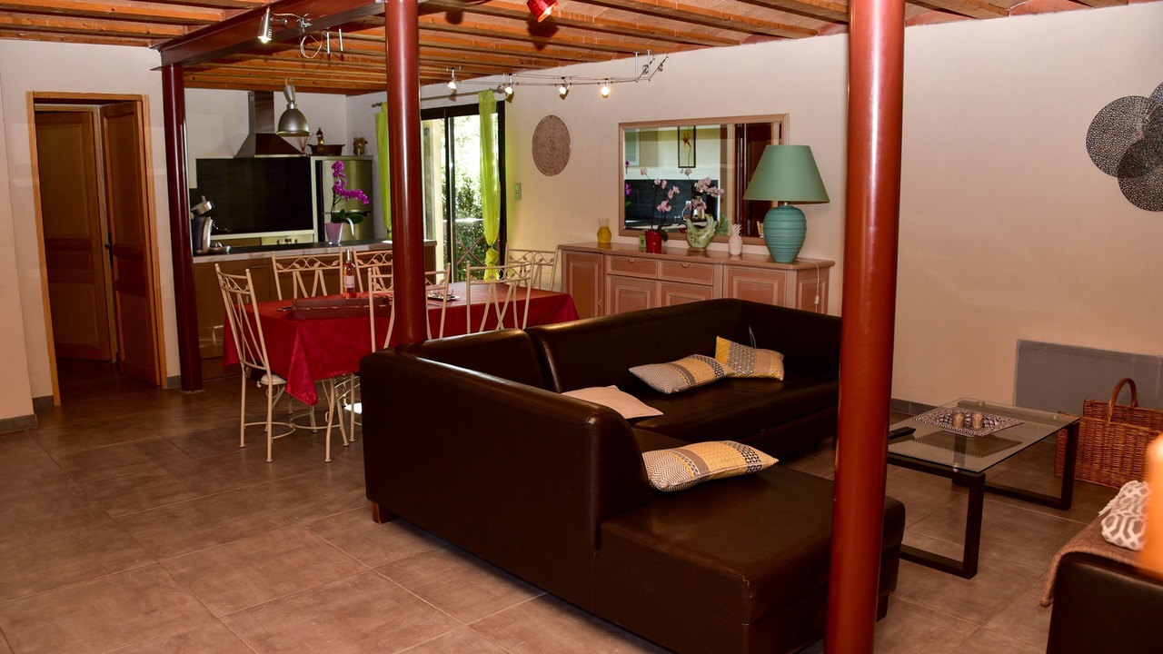 Photo of Livingroom in Cruviers-Lascours