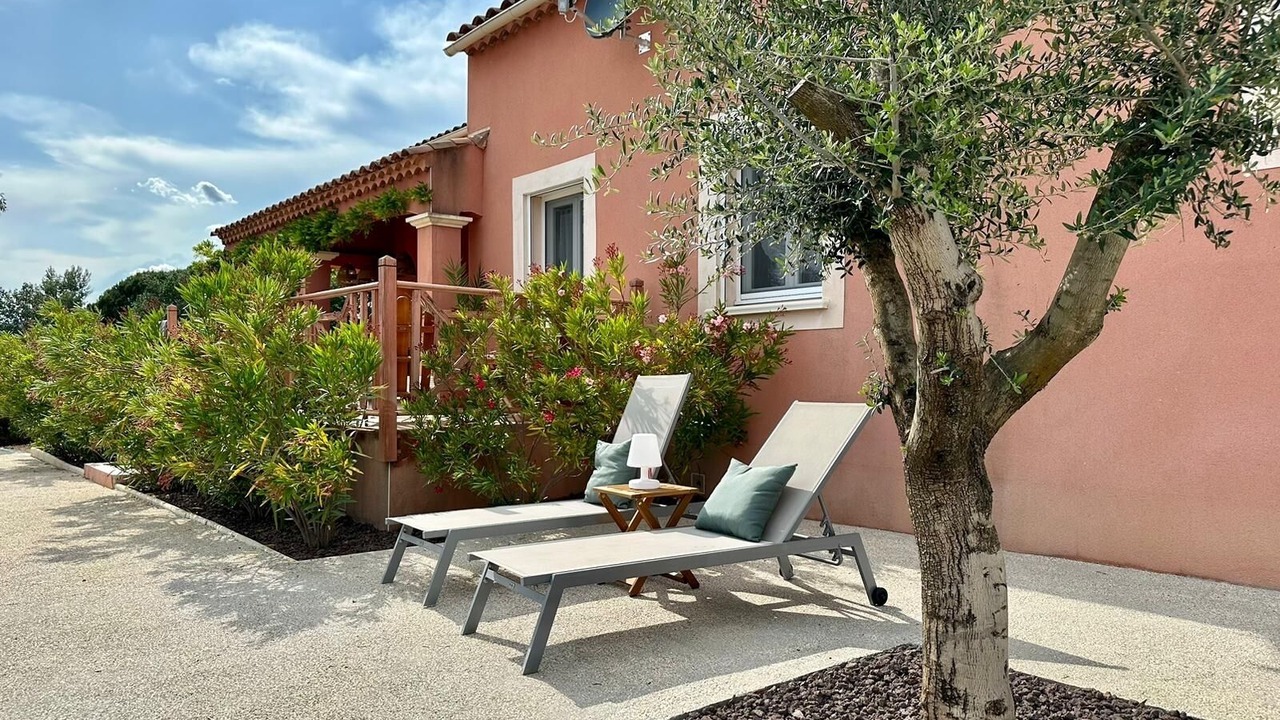 Photo of Patio Balcony in Berrias-et-Casteljau