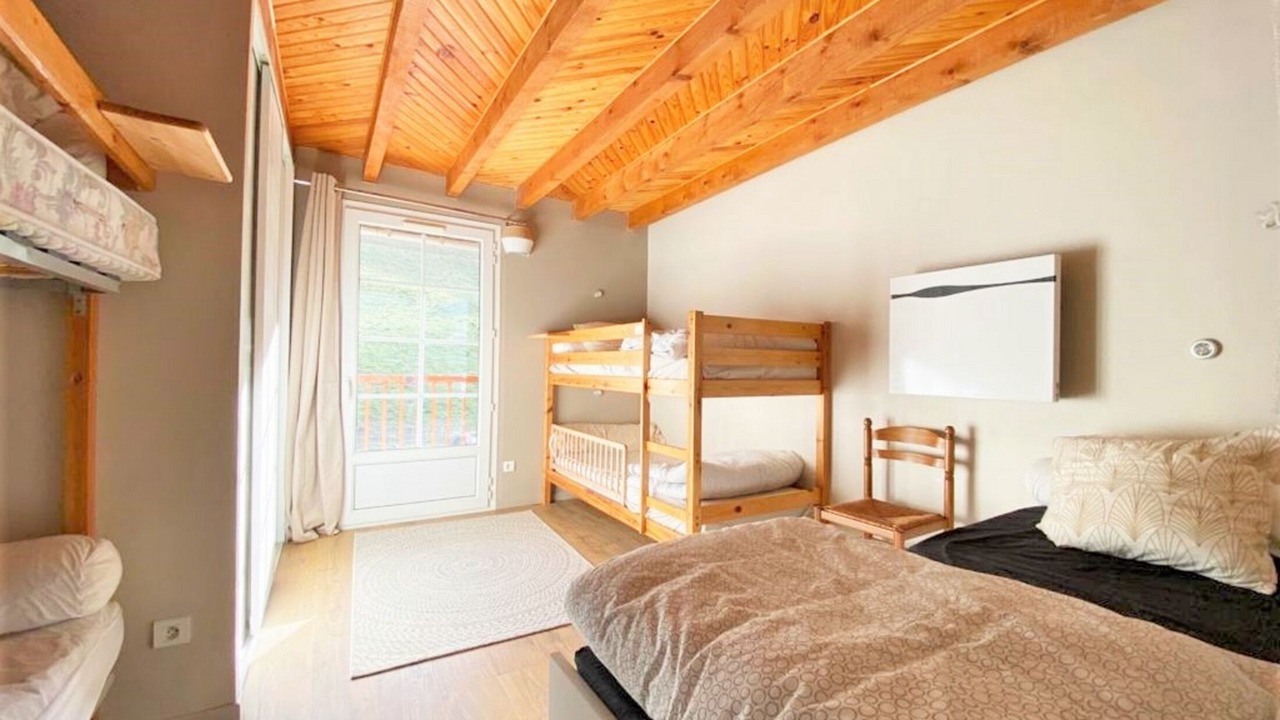 Photo of Bedroom in Campan