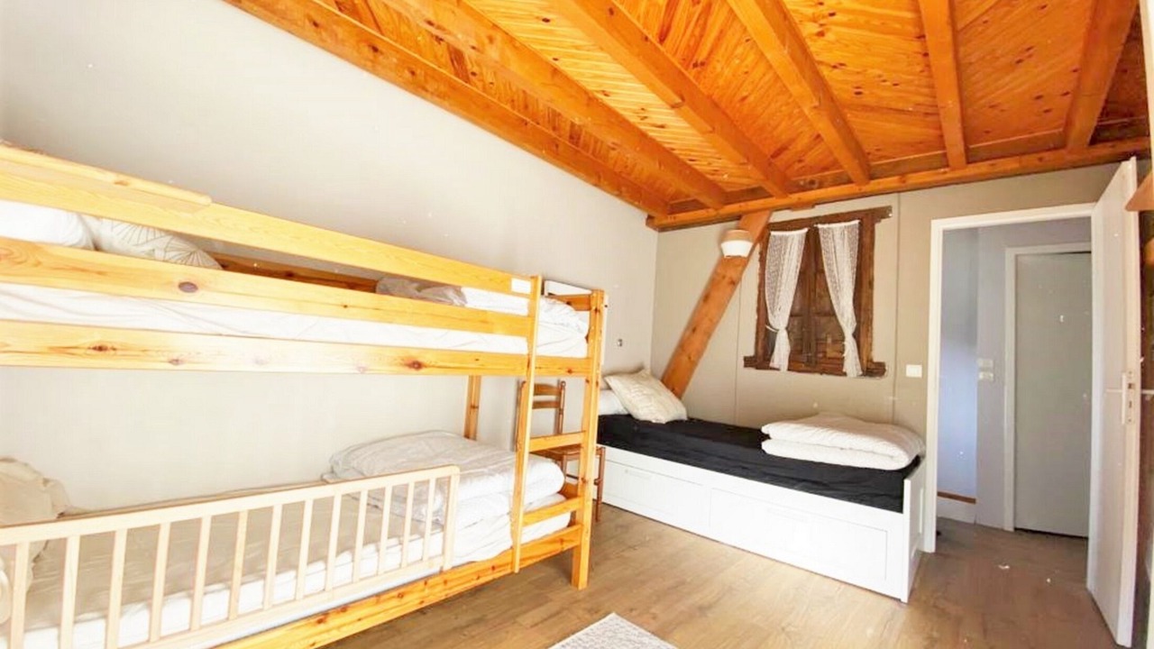 Photo of Bedroom in Campan