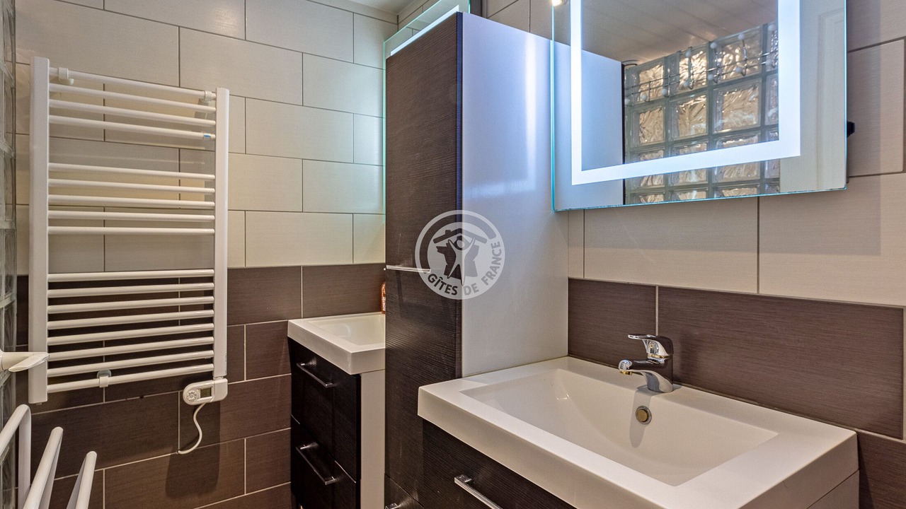 Photo of Bathroom in Campan