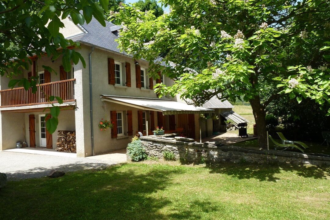 Photo of Outdoor in Campan