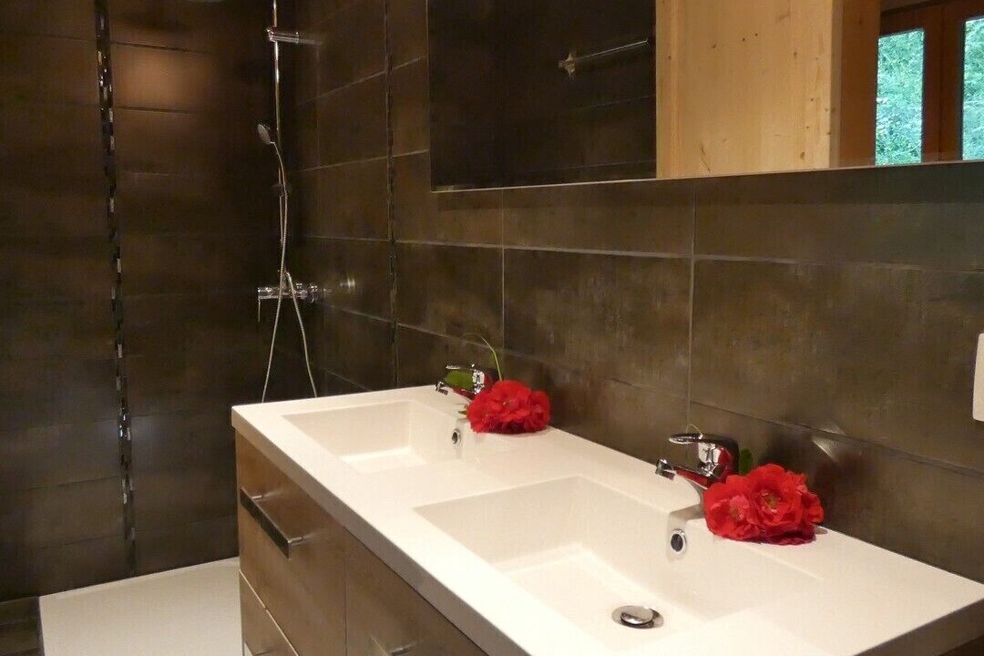 Photo of Bathroom in Thones