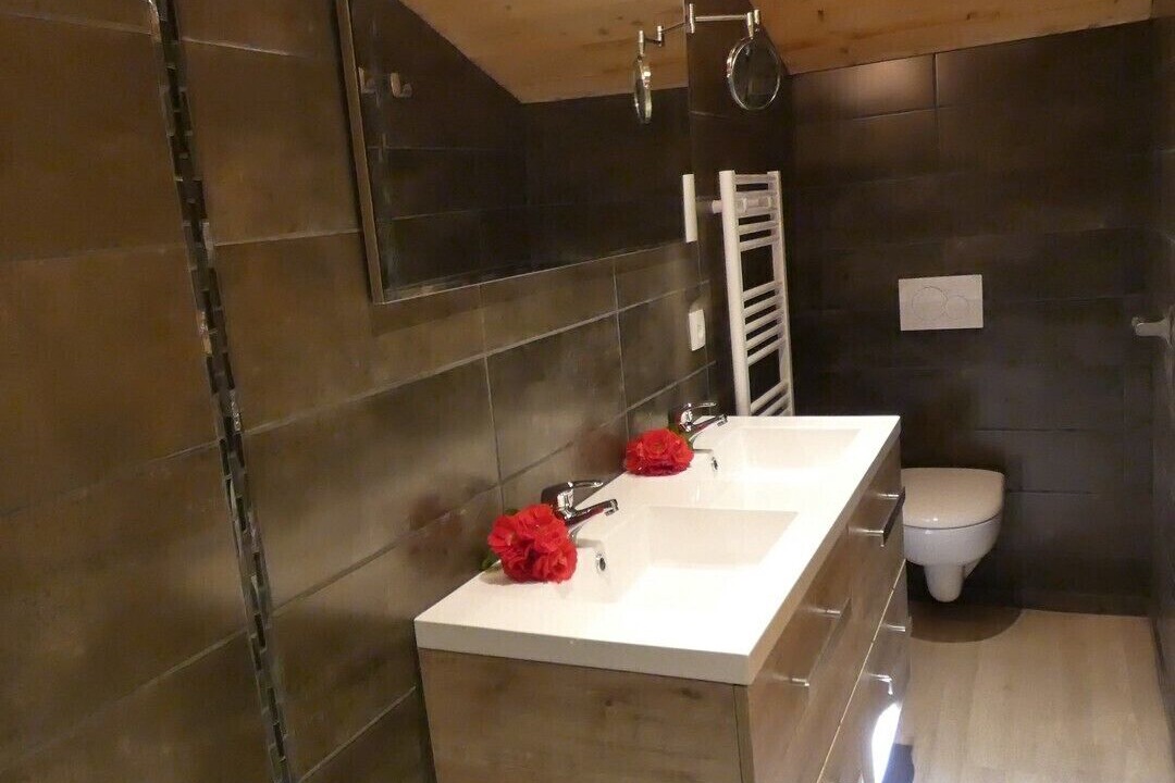Photo of Bathroom in Thones