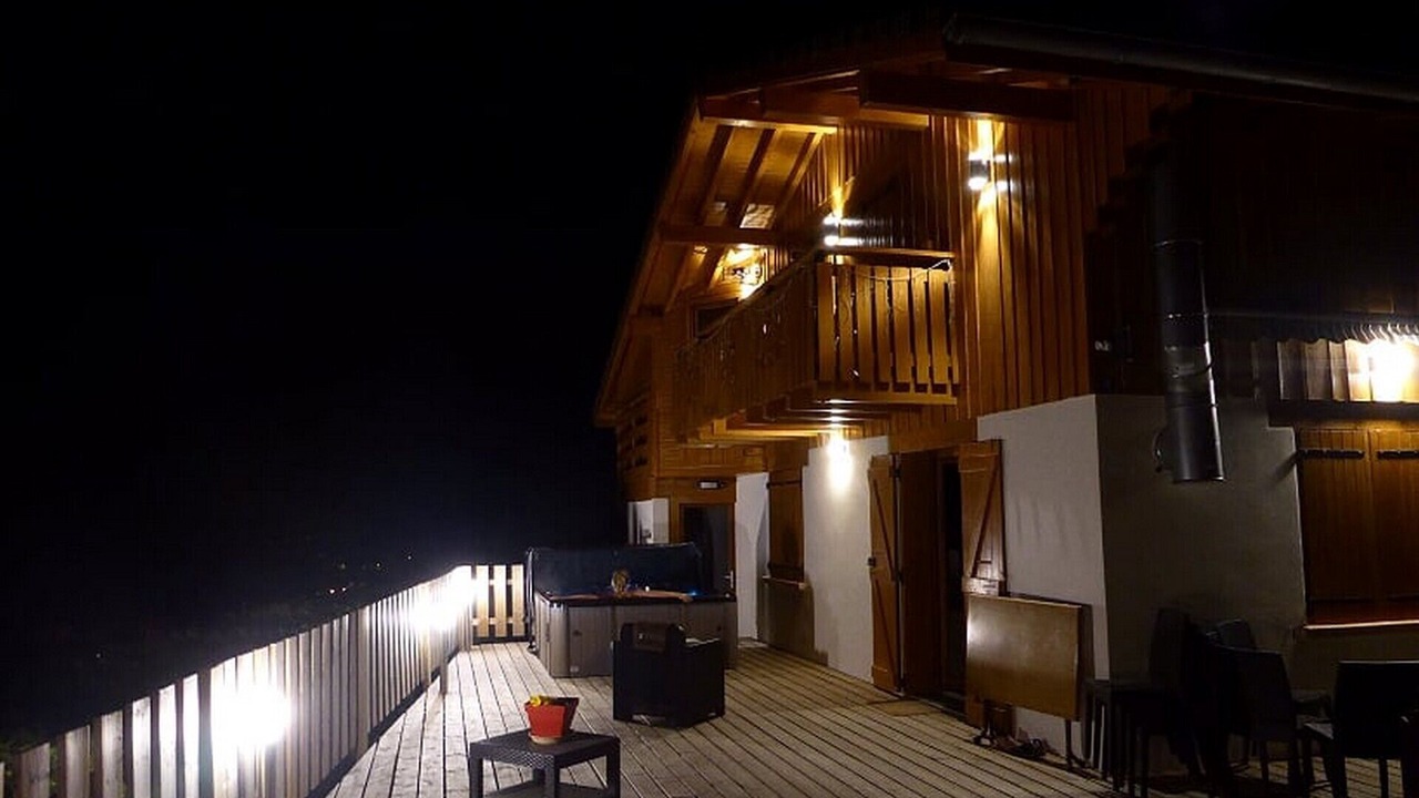 Photo of Patio Balcony in Thones
