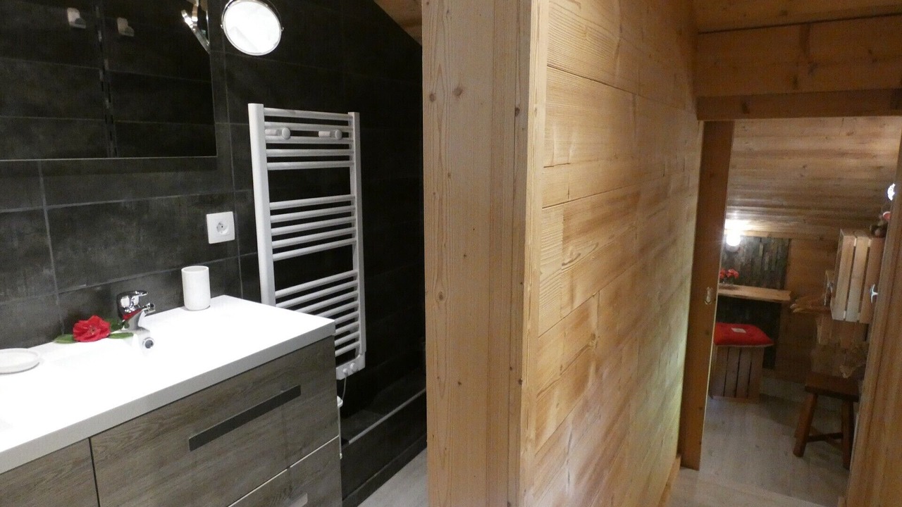 Photo of Bathroom in Thones