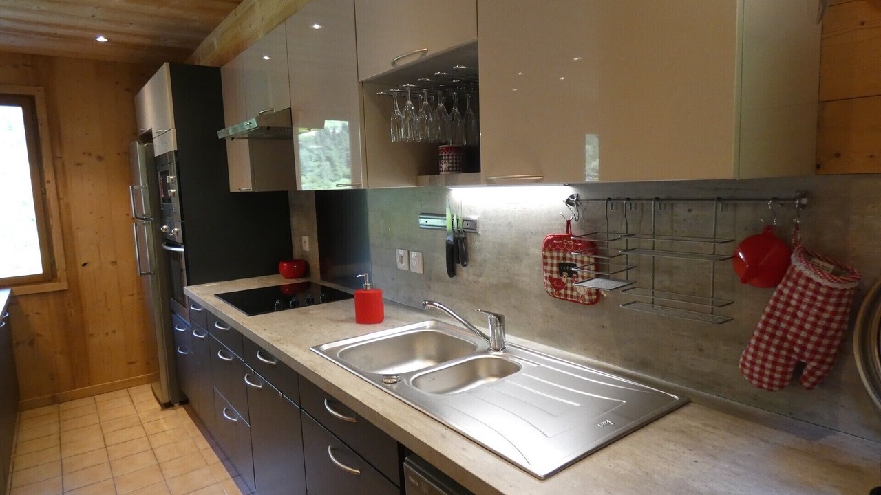 Photo of Kitchen in Thones