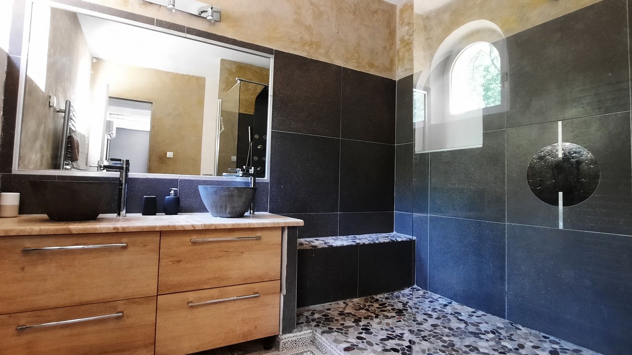 Photo of Bathroom in L'Isle-sur-la-Sorgue