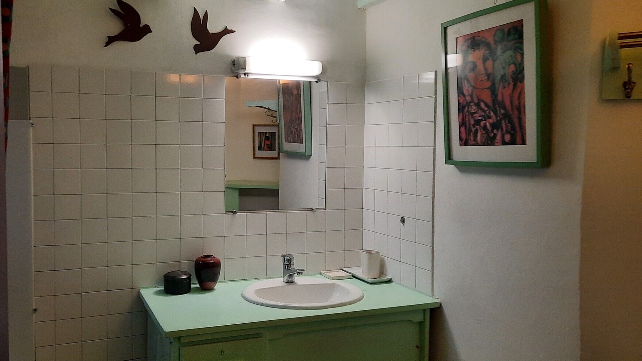 Photo of Bathroom in Larbont
