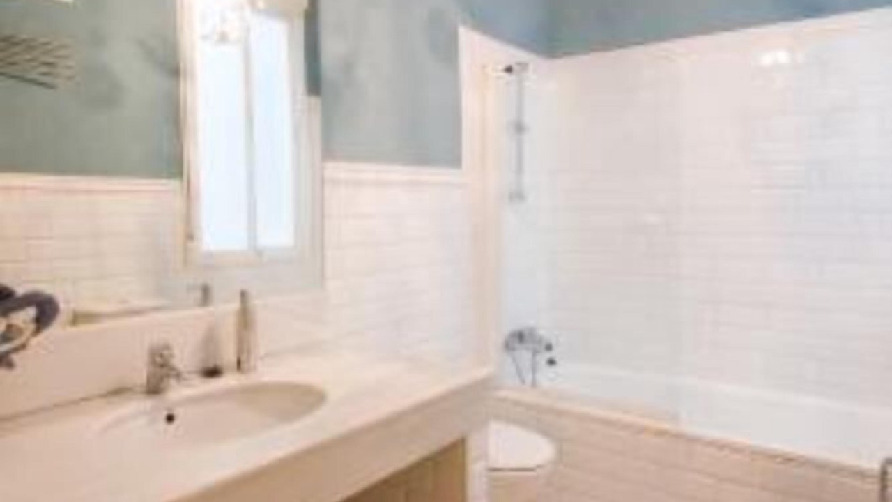 Photo of Bathroom in La Florida