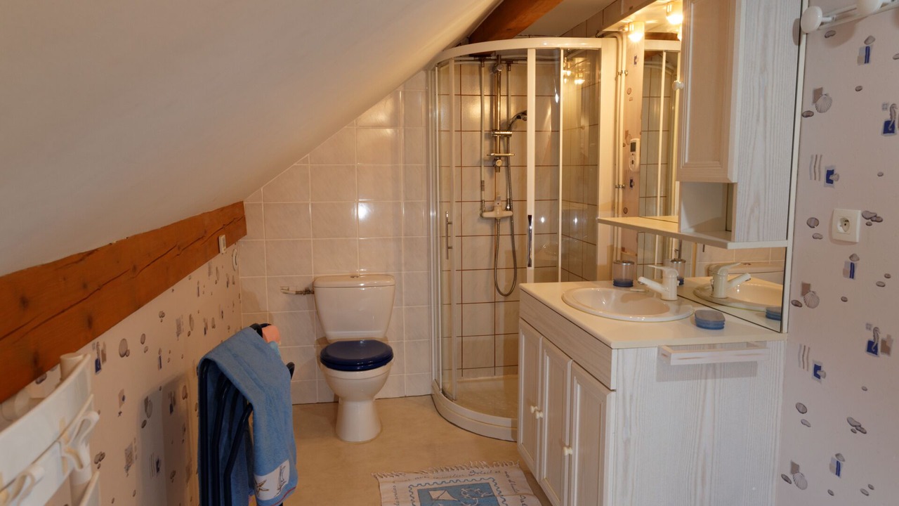 Photo of Bathroom in Thones