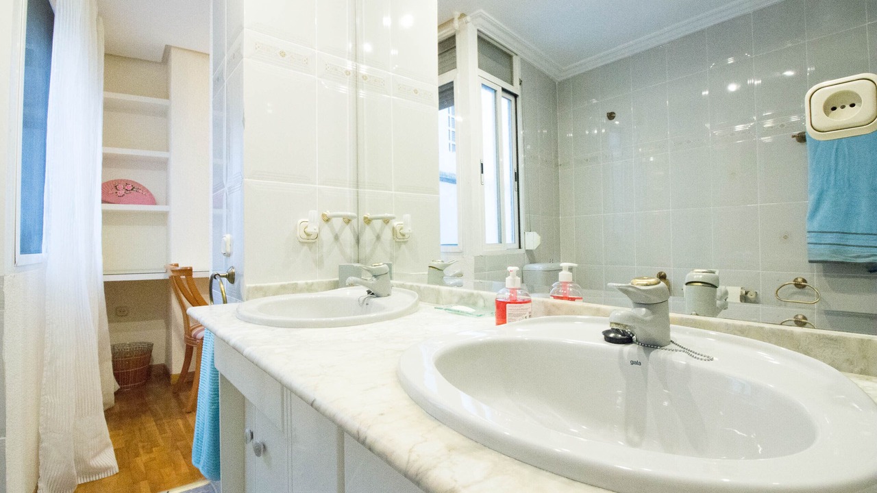 Photo of Bathroom in Extramurs