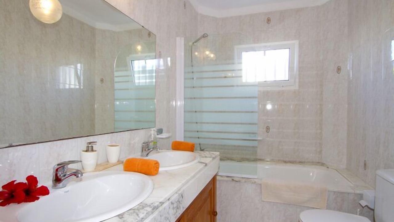 Photo of Bathroom in Tias