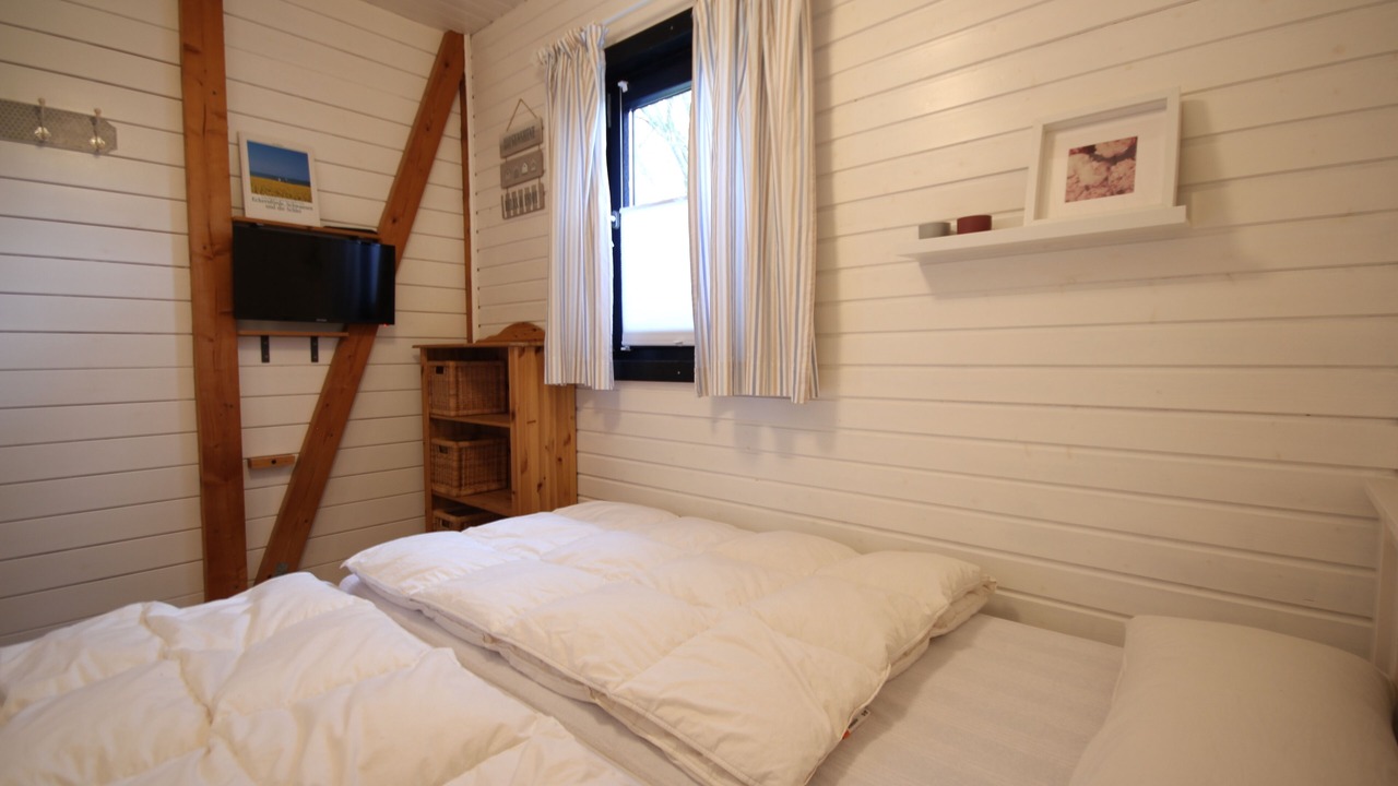 Photo of Bedroom in Damp