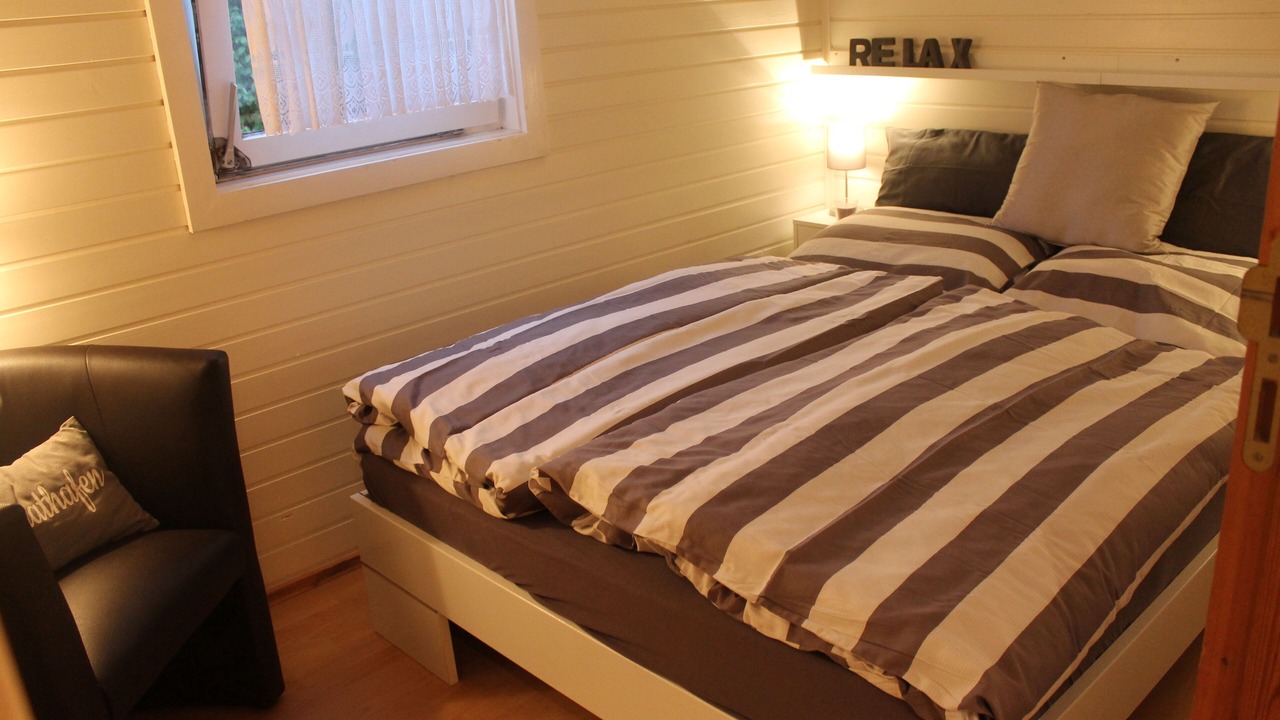 Photo of Bedroom in Damp