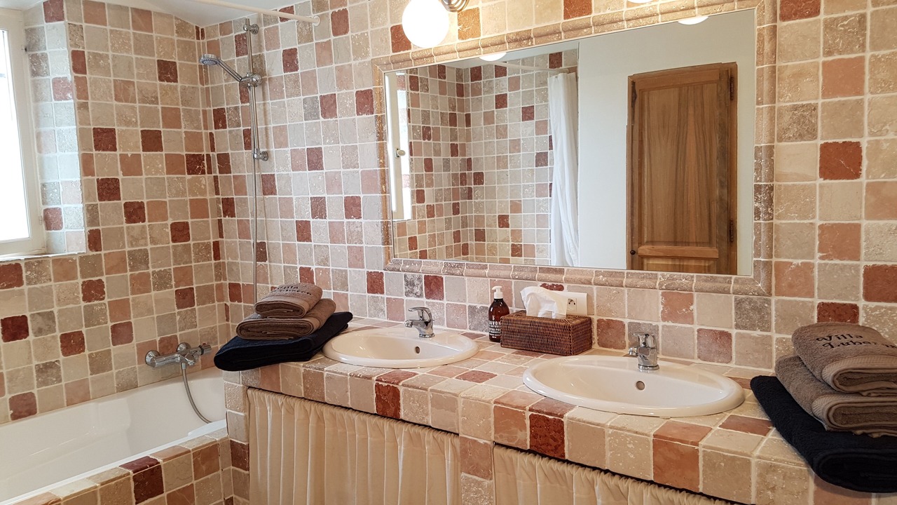 Photo of Bathroom in Croagnes