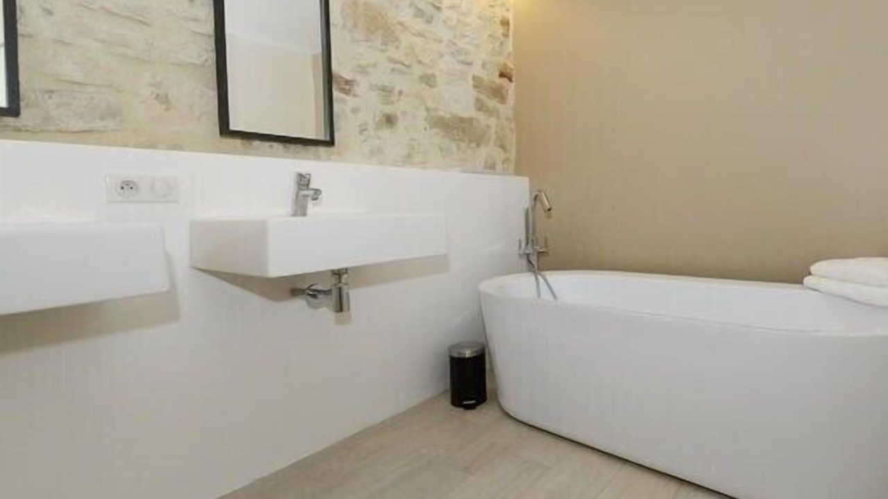 Photo of Bathroom in Garrigues-Sainte-Eulalie