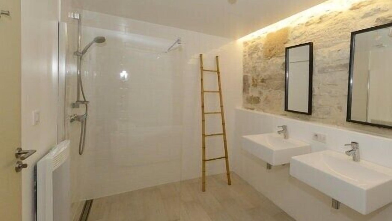 Photo of Bathroom in Garrigues-Sainte-Eulalie