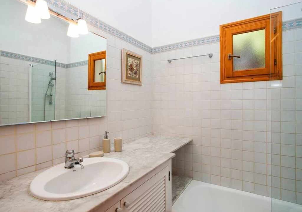 Photo of Bathroom in Binibequer Vell