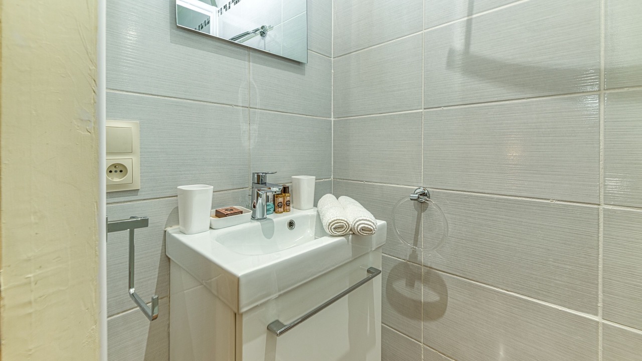 Photo of Bathroom in Arc-1950