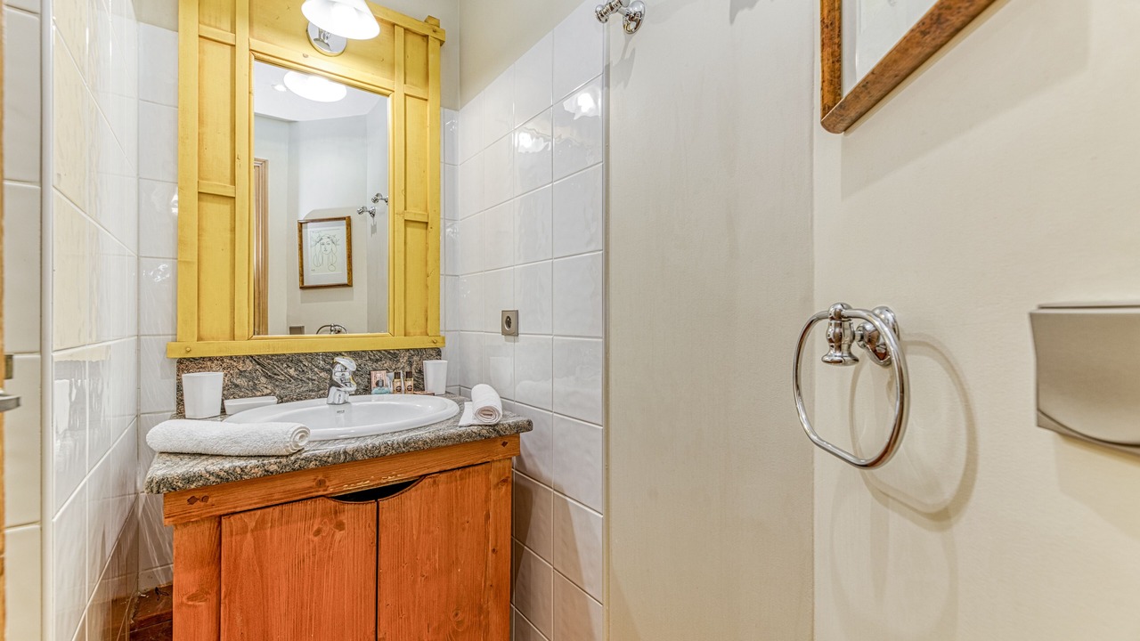 Photo of Bathroom in Arc-1950