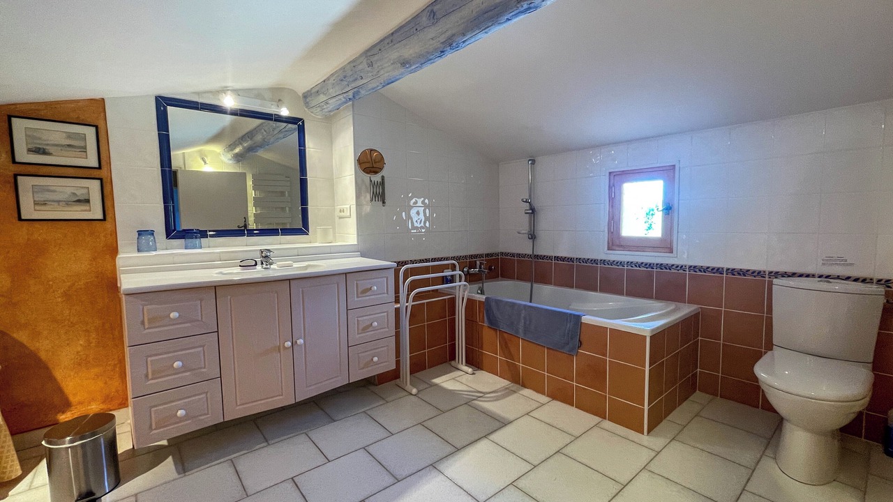 Photo of Bathroom in Puyricard