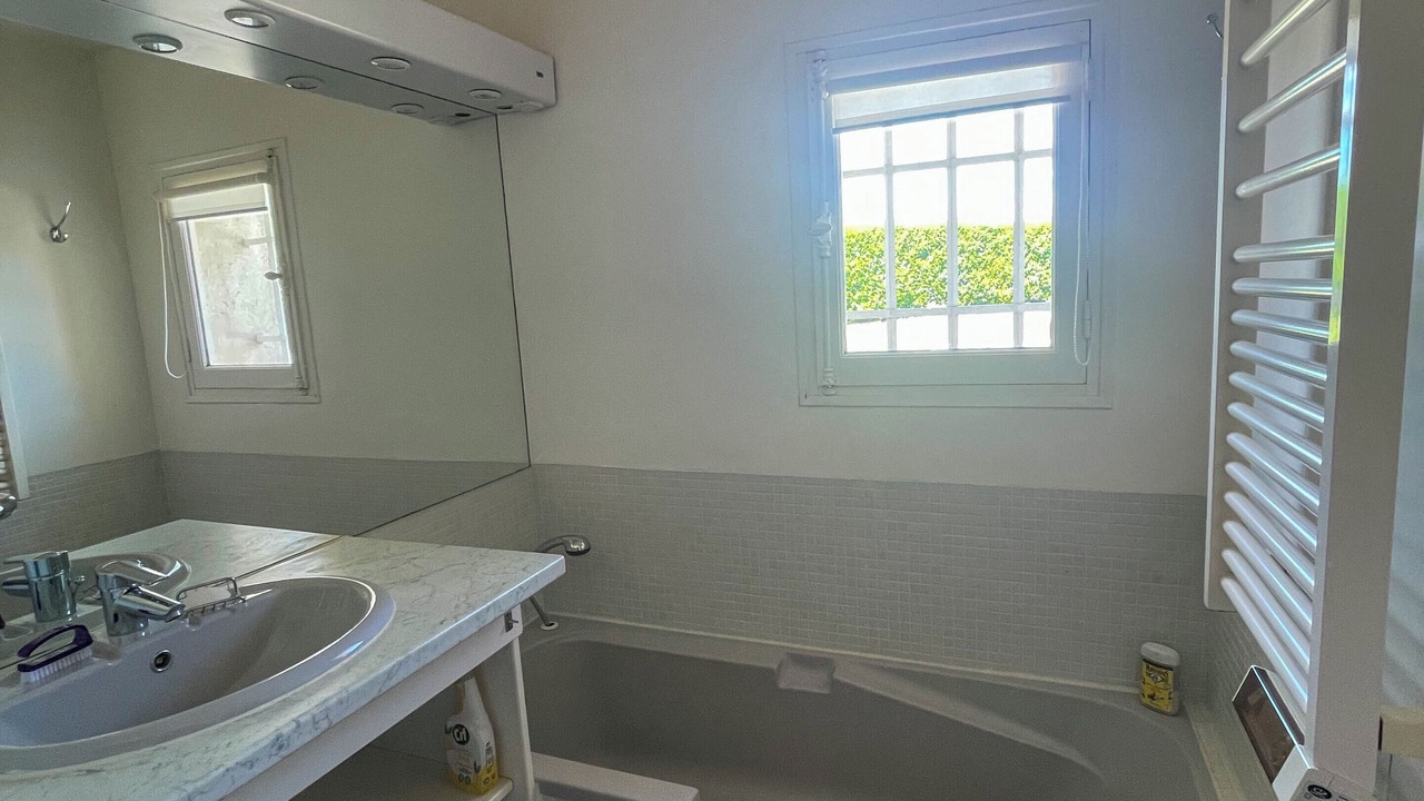 Photo of Bathroom in Puyricard