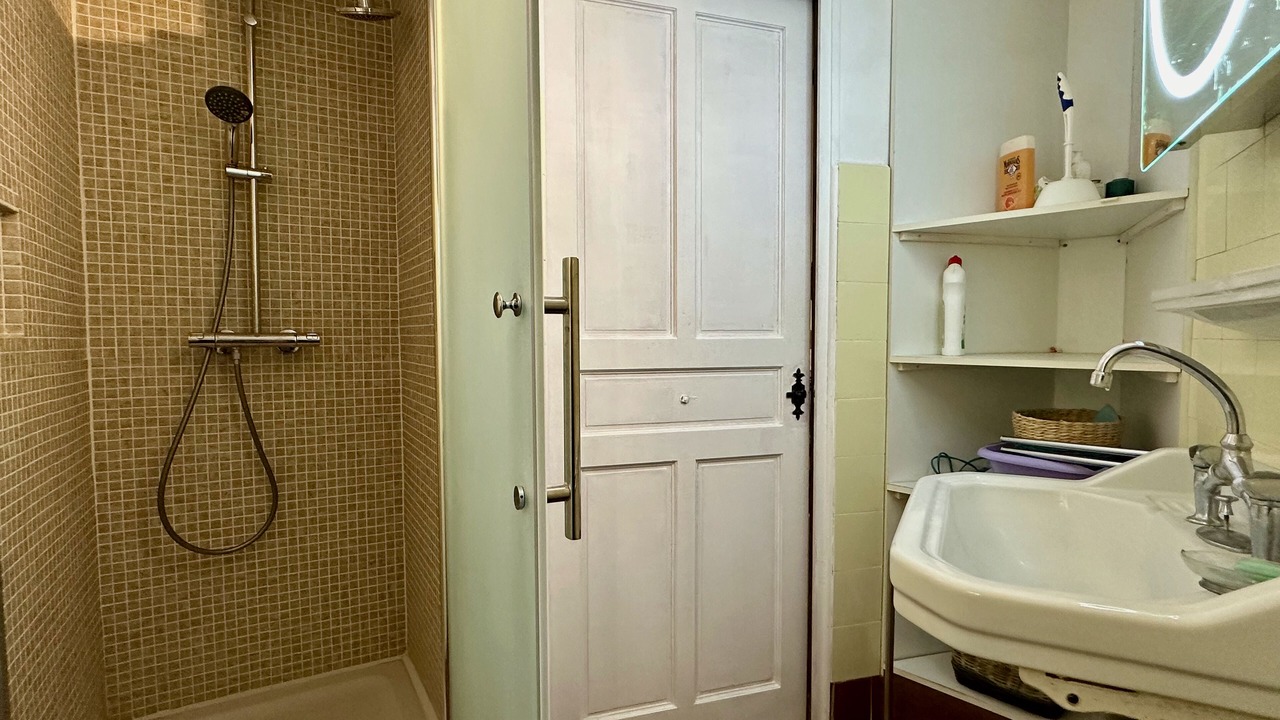 Photo of Bathroom in Lourmarin