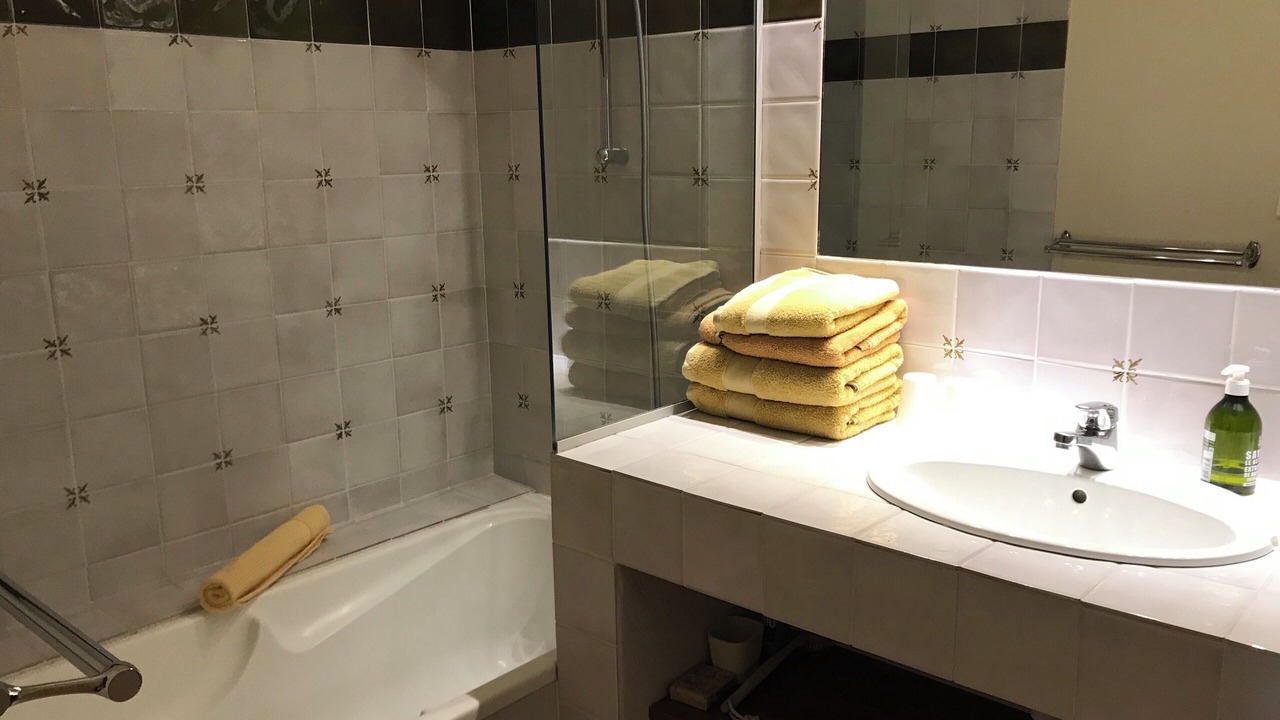 Photo of Bathroom in Lourmarin