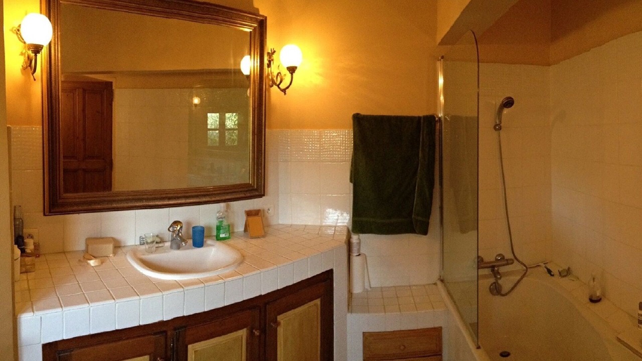 Photo of Bathroom in Lourmarin