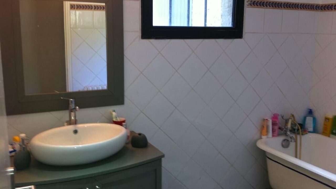 Photo of Bathroom in Uchaux