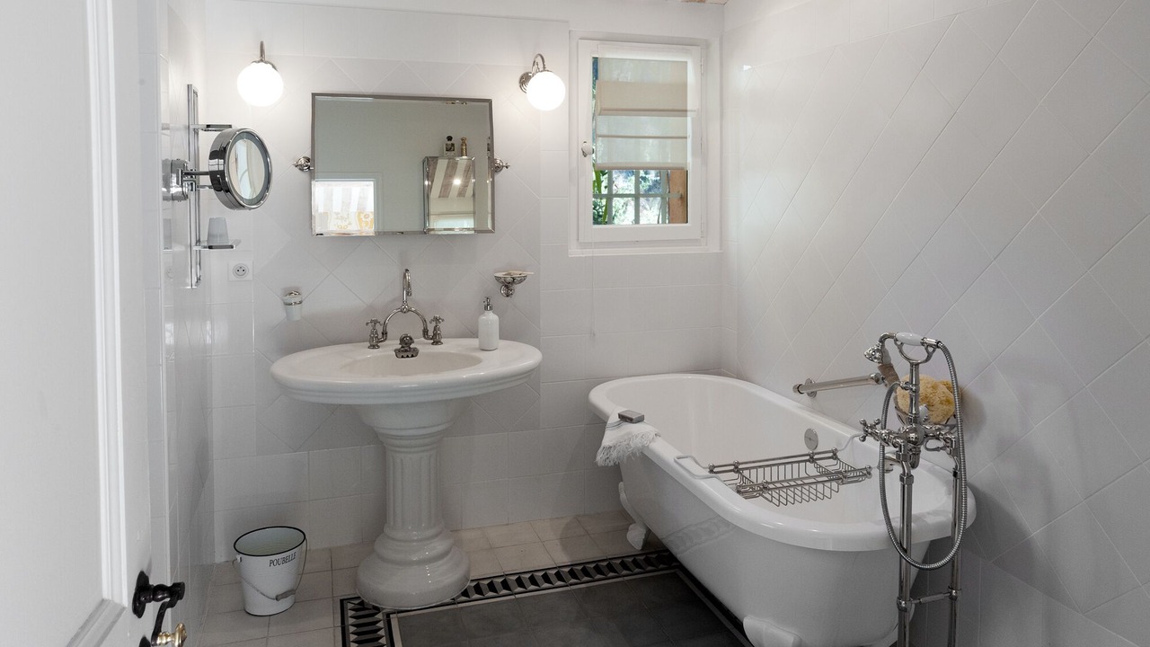 Photo of Bathroom in Le Tholonet