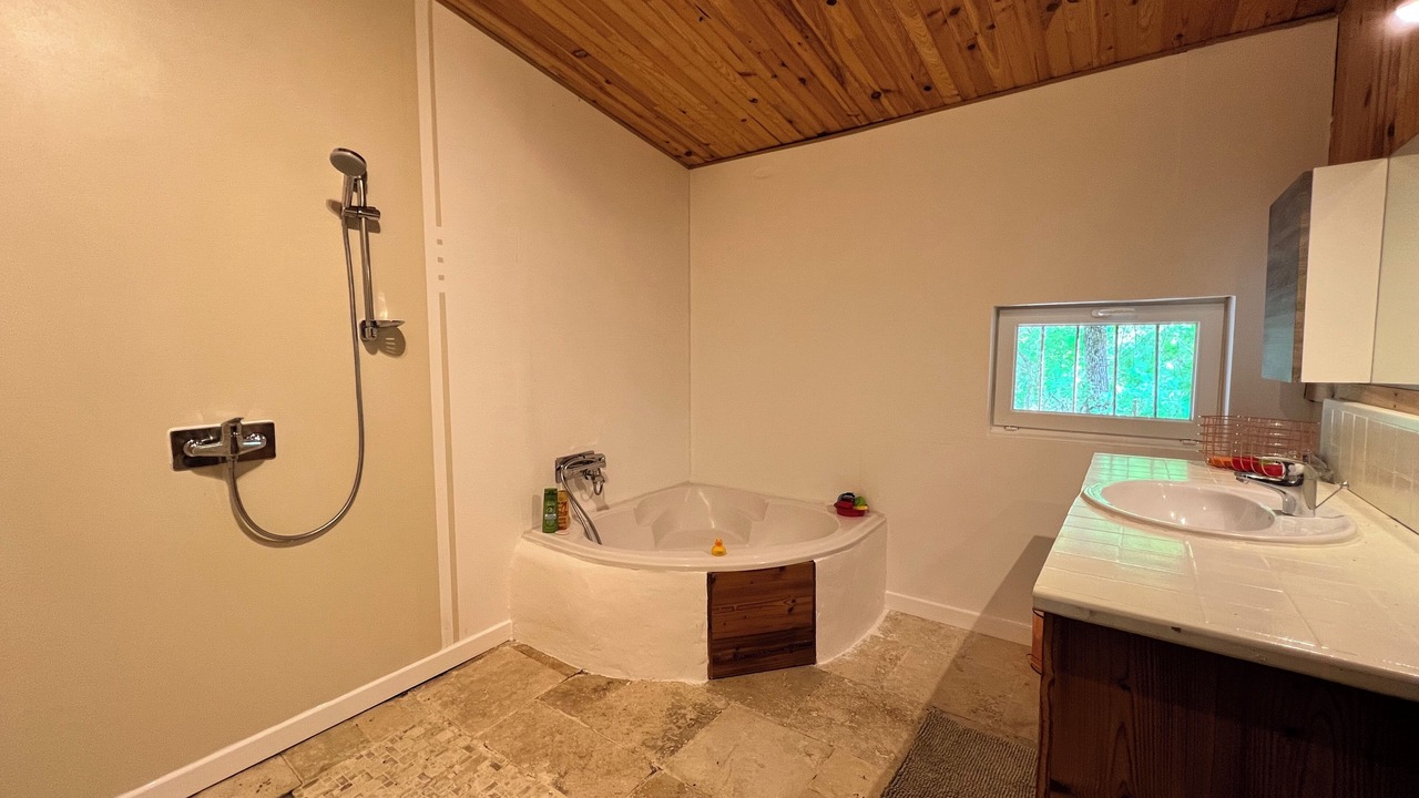 Photo of Bathroom in Verclause