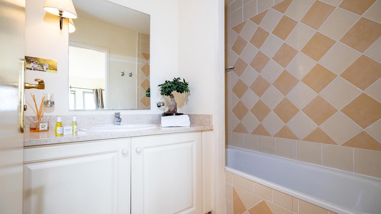 Photo of Bathroom in Saumane-de-Vaucluse