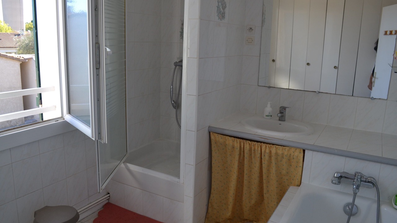 Photo of Bathroom in Redessan